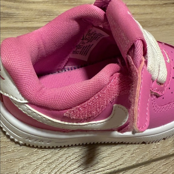 Nike Toddler Sneakers in Pink and White 4C. Worn once! Like new! - Picture 7 of 9